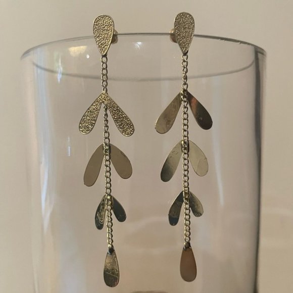 ♡Gold♡ Heart leaves earrings!♡ - Picture 3 of 5